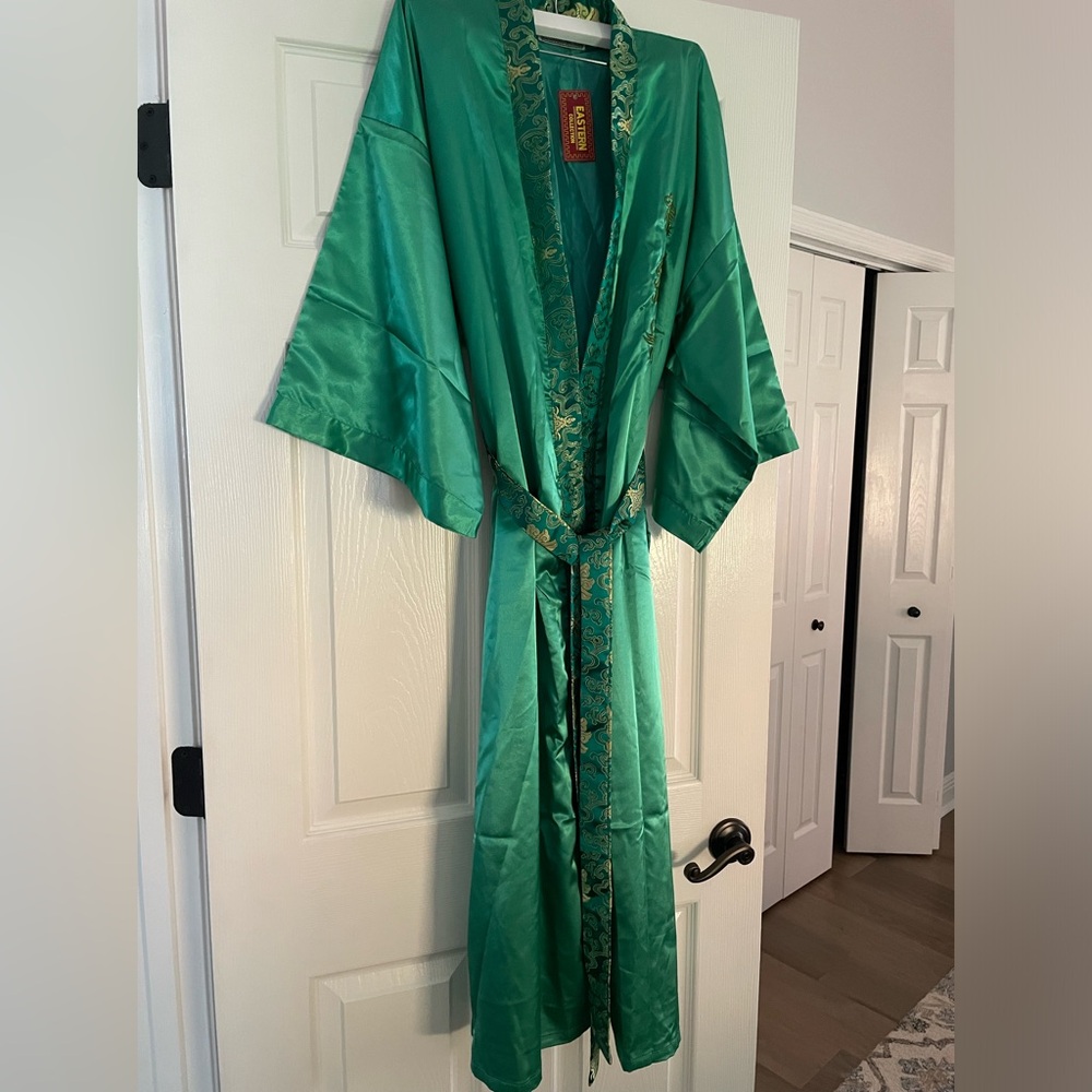 Perfect for Halloween!! Kimono New With Tags!